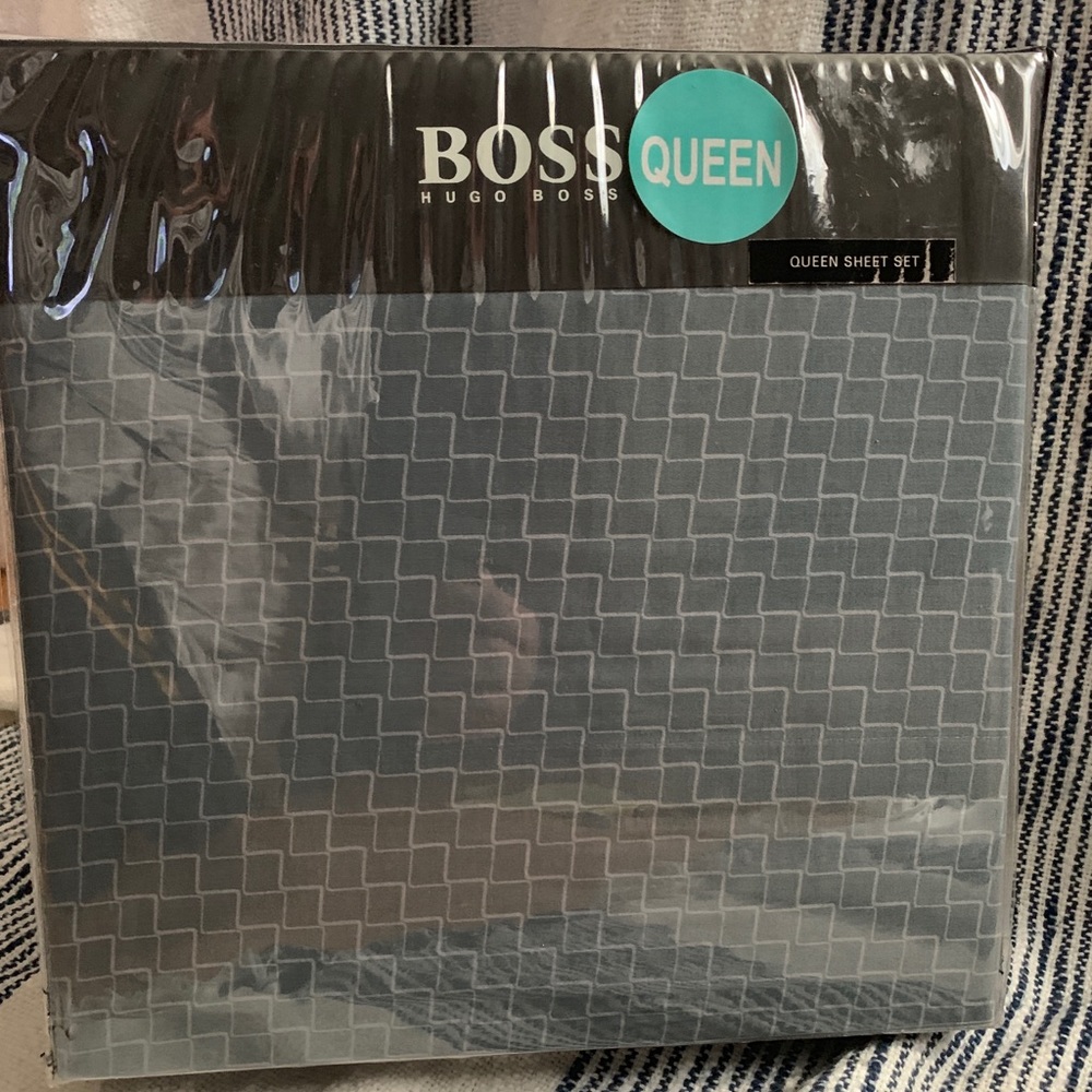 Hugo Boss queen sheet set, brand new